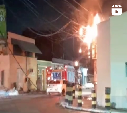 Bombeiros são acionados para fogo em fios no Porto; Vídeo