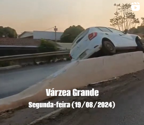 Carro sobe em proteção de concreto em VG; Vídeo