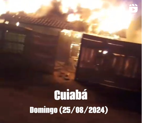 Incêndio atinge três casas em Cuiabá; Vídeo