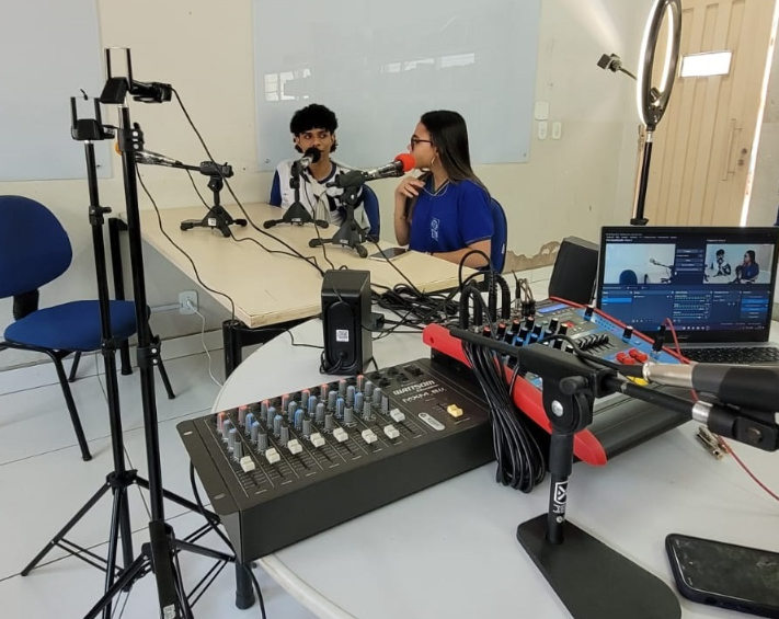 Projeto implanta rádio escolar digital em escola