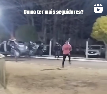 Sujeito chuta viatura, sai ‘vazado’ e acaba detido; Vídeo