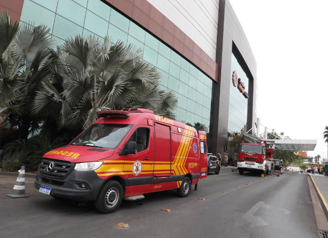 Bombeiros realizam simulado em shopping de Cuiabá