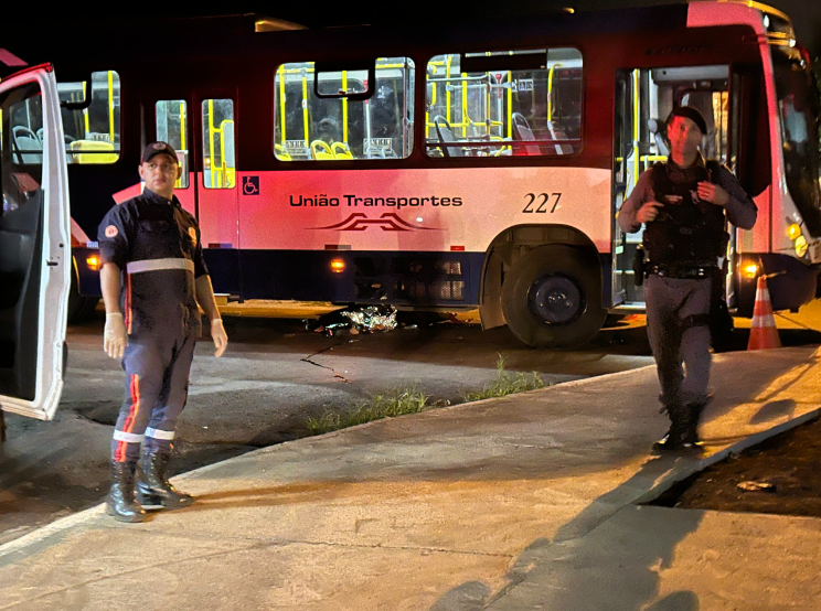 Jovem morre após acidente entre ônibus e moto em VG