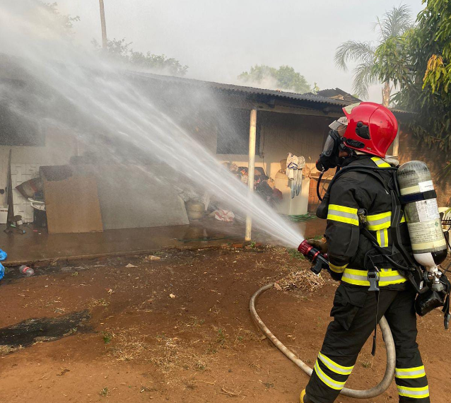 Bairros de Cuiabá ficam debaixo de fumaça; Vídeos