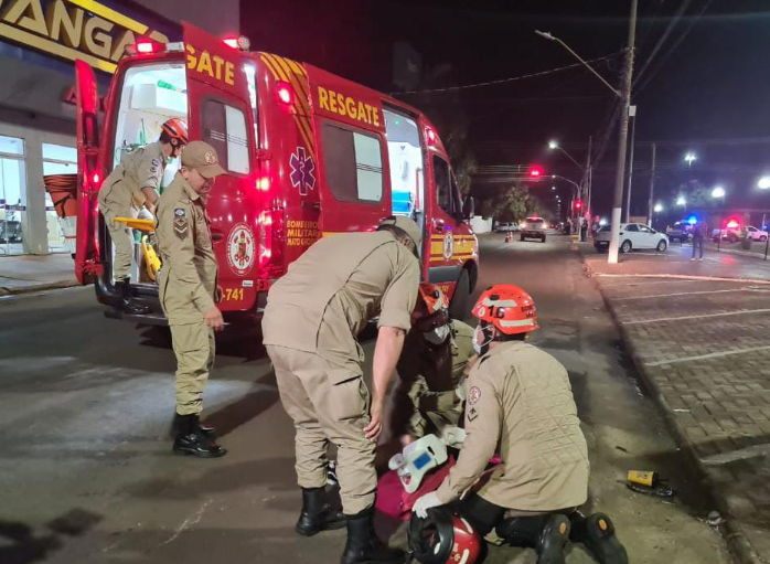 Corpo de Bombeiros socorre vítima de acidente com moto