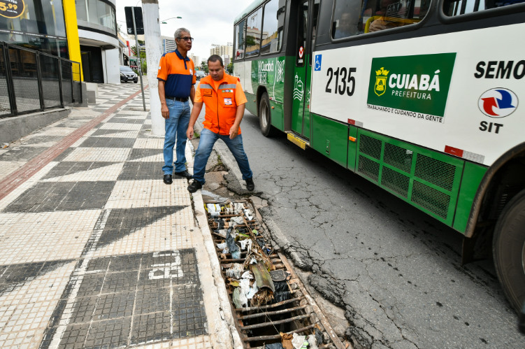 Limpurb realiza nova desobstrução de bueiros no CPA e Prainha