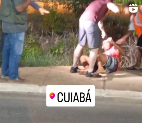 Após roubo homem recebe ‘carinho’ em Cuiabá; Vídeo