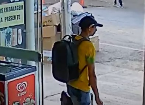 Homem furta mochila em loja de acessórios no CPA I