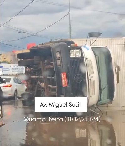 Caminhão tomba após colisão com carro em VG; Vídeo