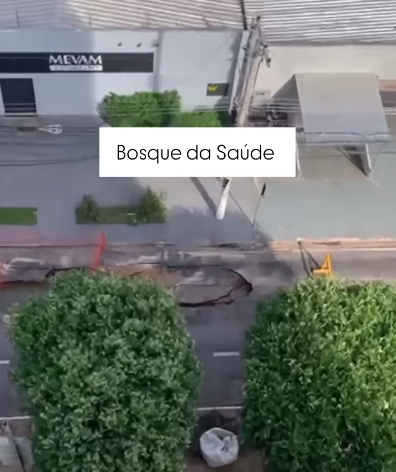 Cratera abre em rua no bairro Bosque da Saúde; Vídeo