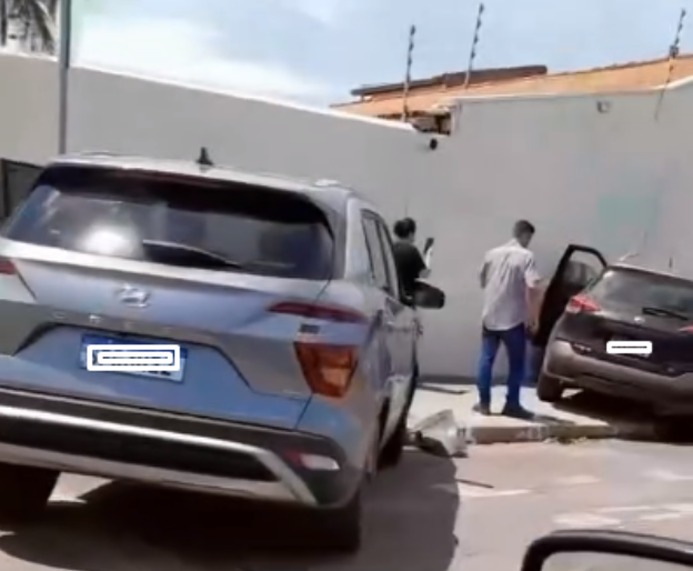 Colisão entre dois veículos no bairro CPA II; Vídeo