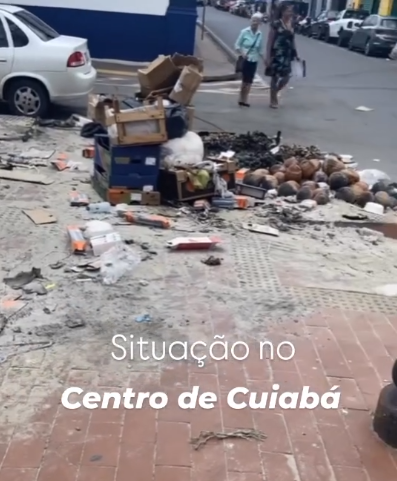 Lixo se acumula em praça no Centro de Cuiabá; Vídeo